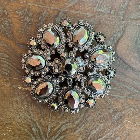 Silver Faceted Crystal Belt Buckle with Rhinestone Accents - Picture 2 of 7